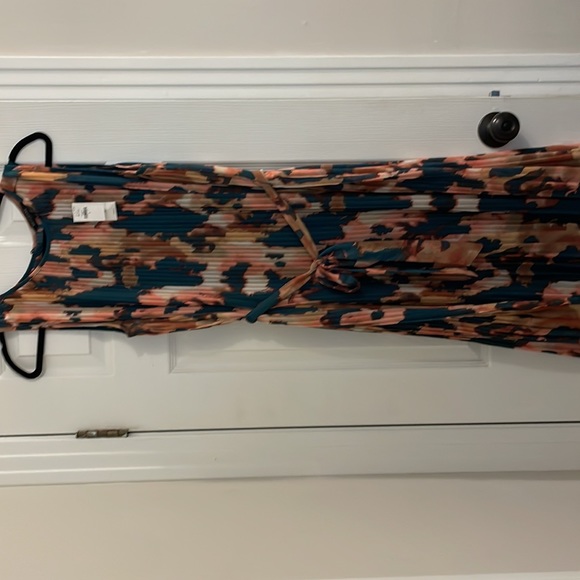 NWT Banana Republic Accordion Dress - Picture 2 of 4